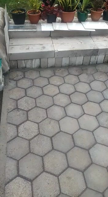 Hasil Pemasang Paving segi enam